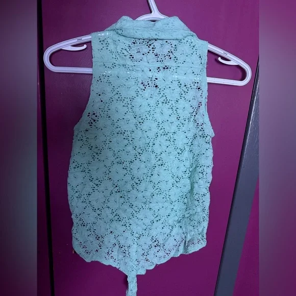 Seductions Lace Button down sleeveless Blouse - Picture 2 of 3